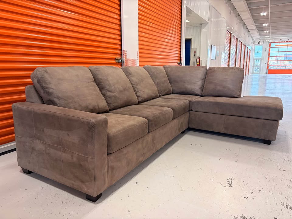 Big Comfy Right Facing Sectional